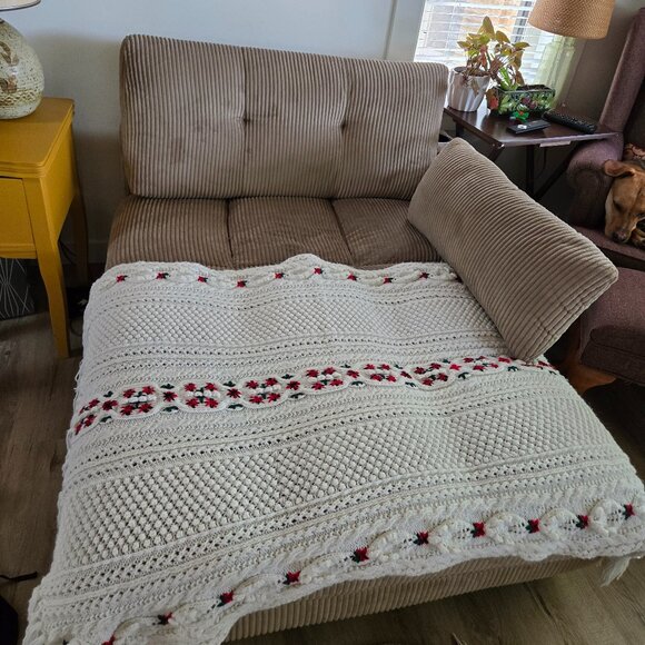 3 For 100 💫✌️ Vintage Mid Century Modern Crocheted Blanket - Picture 1 of 8